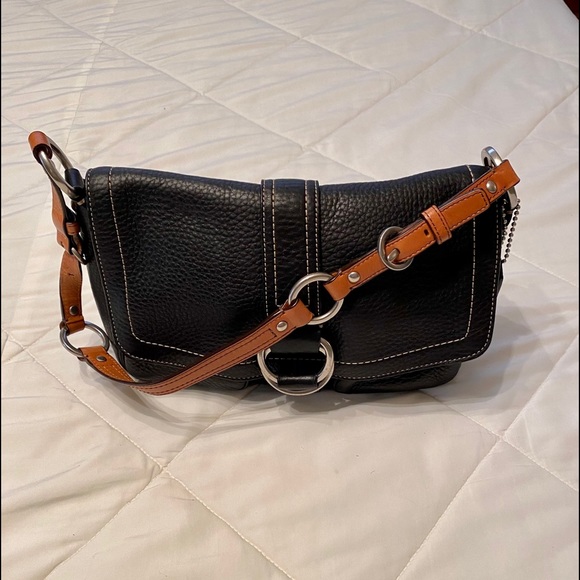 Coach Handbags - Coach Pebbled Leather Purse